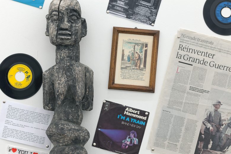 Georges Ad&eacute;agbo, Installationsansicht (Ausschnitt), '&Agrave; la rencontre de l'art', Kunsthaus Hamburg 2017, Foto: Hayo Heye