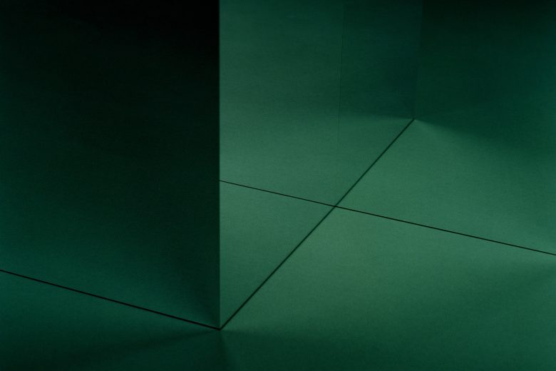 Shirana Shahbazi, "Raum-Gr&uuml;n-01", 2017, C-print on aluminium, Courtesy the artist and Galerie Peter Milchmann, Zurich