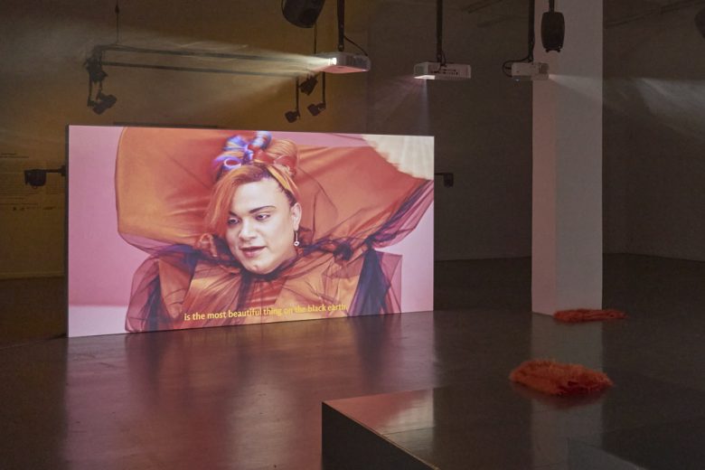 Installationsansicht: Lila-Zo&eacute; Krau&szlig; &ndash; [After her Destruction], Kunsthaus Hamburg 2024, Foto: Antje Sauer