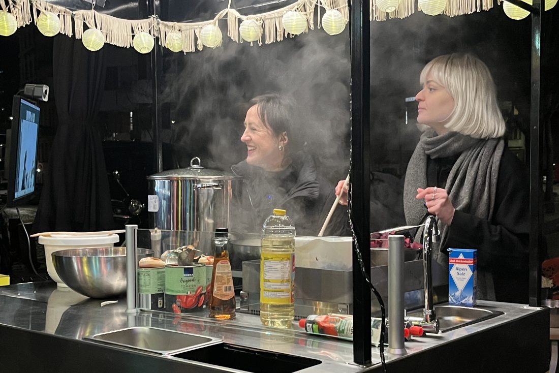 Hiwa K, Cooking with Mama, im Rahmen der Ausstellung Politics of Love im Kunsthaus Hamburg 2024/25
