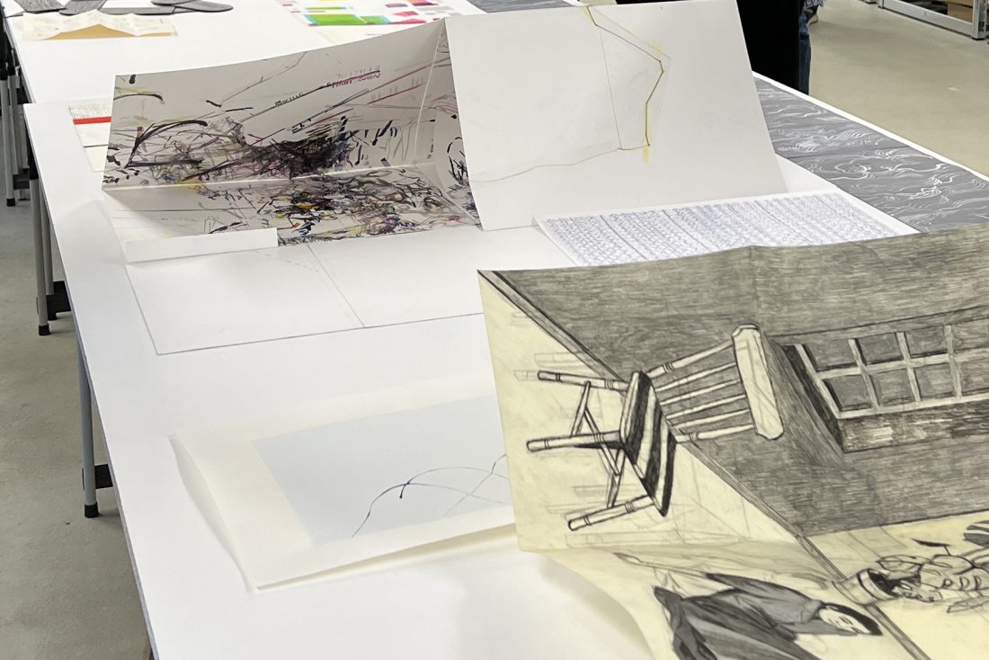 Aus dem Koffer, Präsentation in der Galerie Nord | Kunstverein Tiergarten in Berlin, 2024, Foto: Gesa Lange