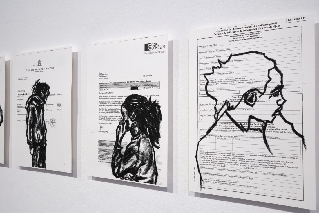 Installationsansicht: Nicholas Odhiambo Mboya: Utopia – Dystopia, Kunsthaus Hamburg 2025; Foto: Antje Sauer