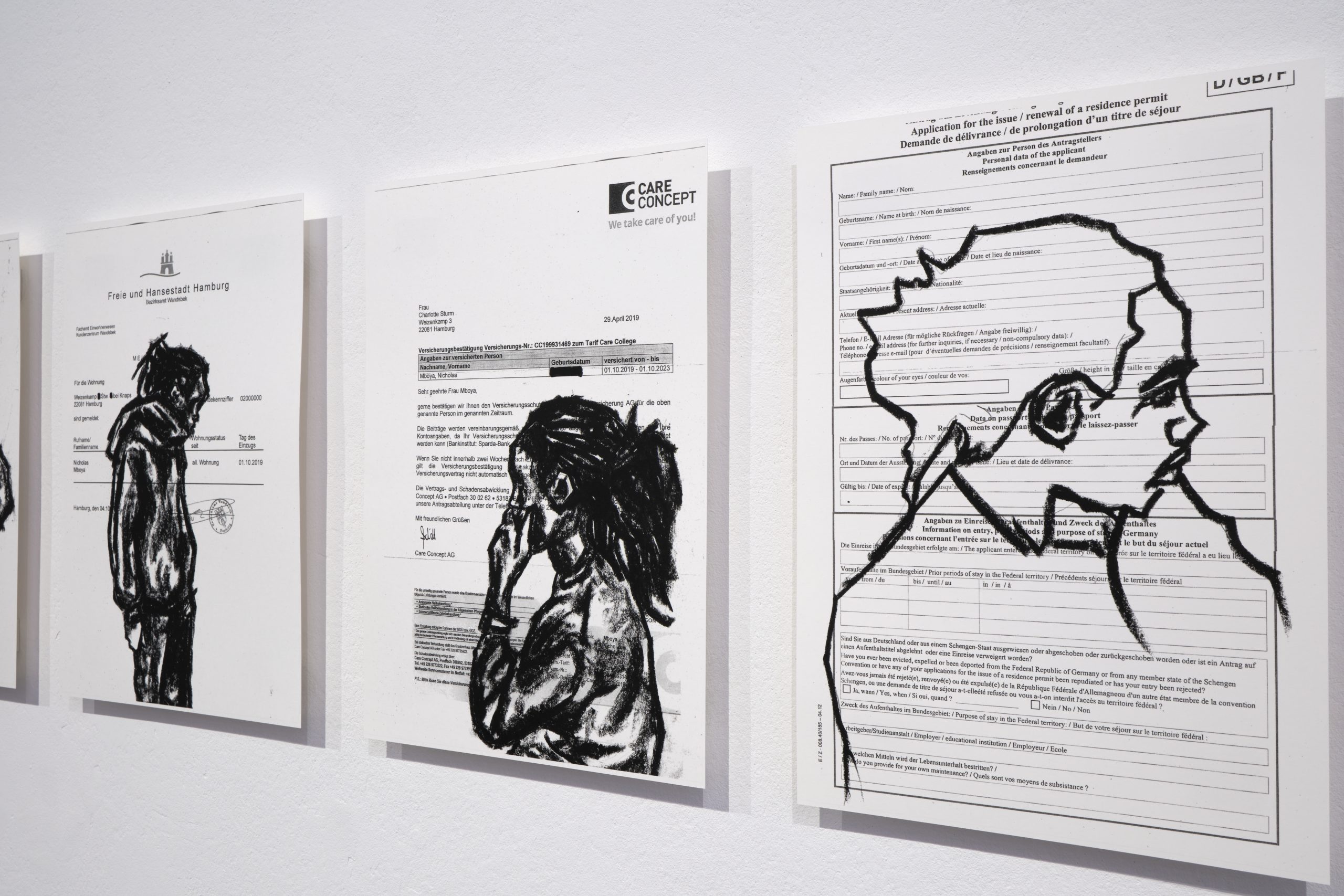 Installationsansicht: Nicholas Odhiambo Mboya: Utopia – Dystopia, Kunsthaus Hamburg 2025; Foto: Antje Sauer